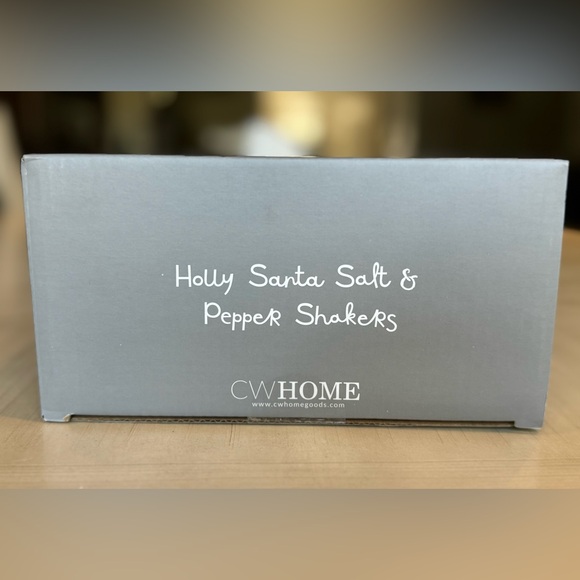 NIB - CW Home - Set of 2 Holly Santa Salt & Pepper Shakers - Picture 4 of 6